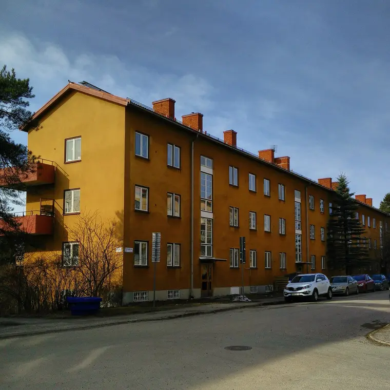 Söderläge och braskamin – Hunnebergsvägen 8 – bild 2 av 2