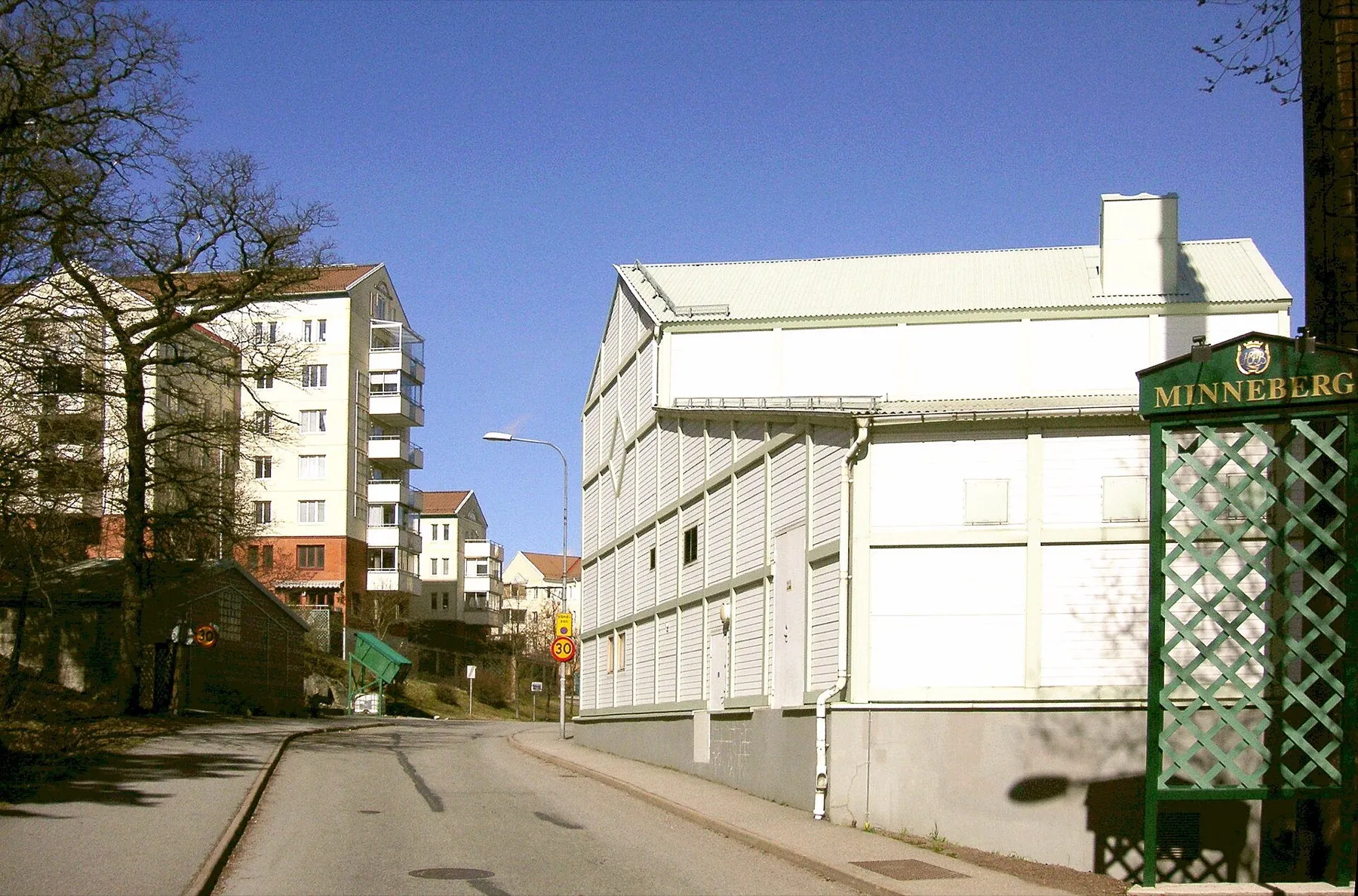 Bostad i två plan med altan – Minnebergsvägen 24
