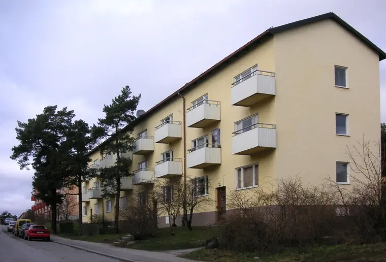 Söderläge och braskamin – Hunnebergsvägen 8